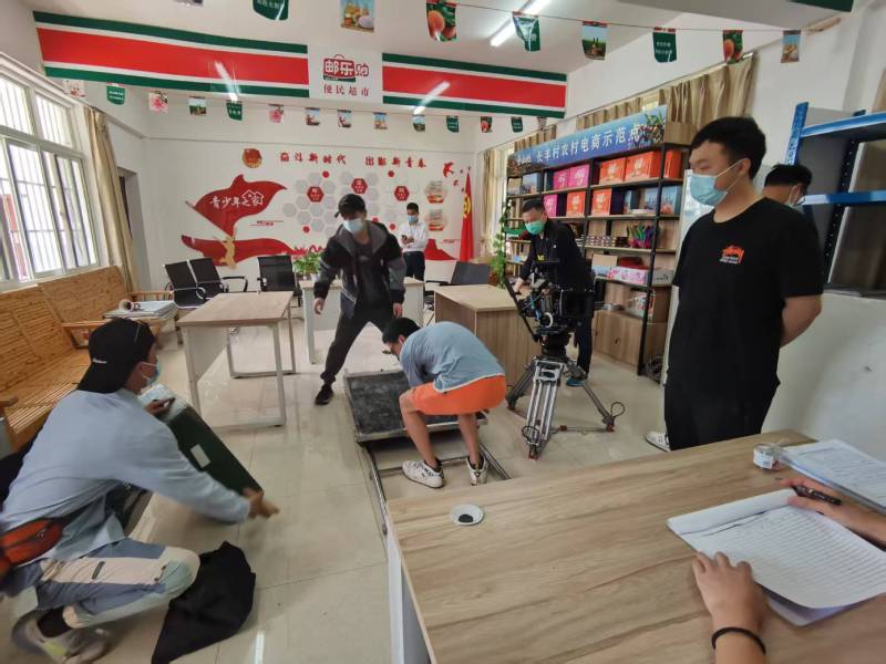 句容市广告片拍摄公司：极简主义践行者，少即是多的视觉哲学